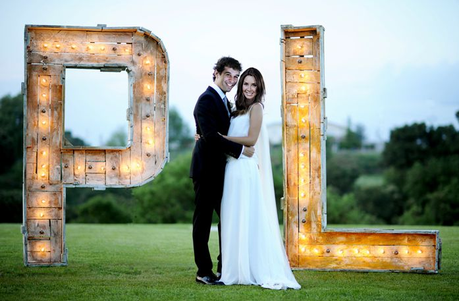 Letras y figuras luminosas para decorar tu boda