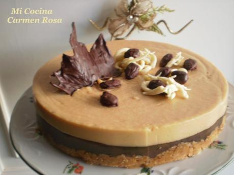 PASTEL DE TURRON Y CHOCOLATE CON ALMENDRAS CHOCOLATEADAS Y FIDEOS DE CHOCOLATE BLANCO