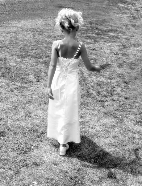 niña en la boda