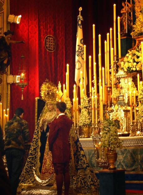 El Besamanos de la Virgen de la Concepción de la Hermandad del Silencio.