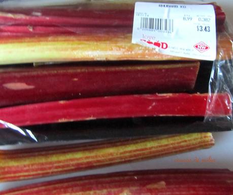 Cumble de ruibarbo, plátano y coco, sin gluten