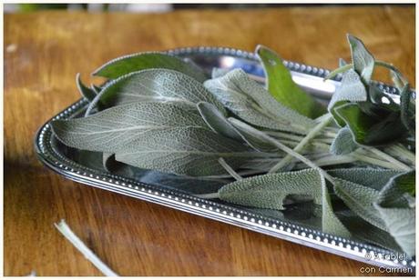 Pollo Asado con Salvia y Pimienta Rosa