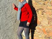 Vestida punto. Gris, rojo negro.