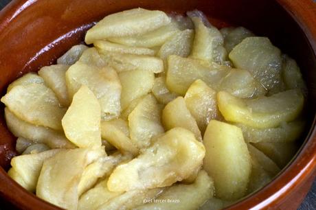 Manzana horneada con mantequilla