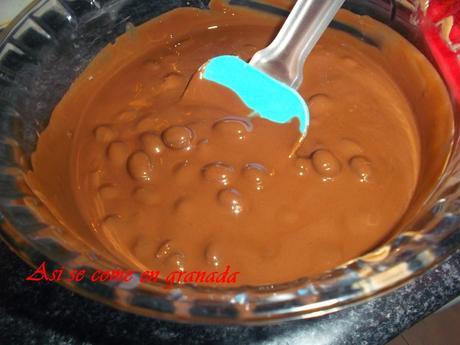 Turrón de chocolate con cacahuetes Turrón de chocolate con cacahuetes