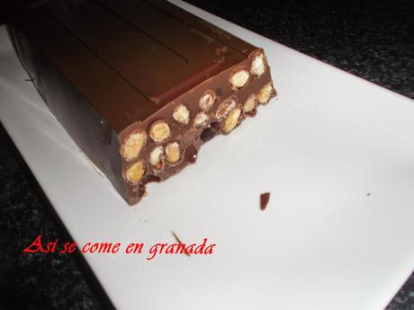 Turrón de chocolate con cacahuetes Turrón de chocolate con cacahuetes
