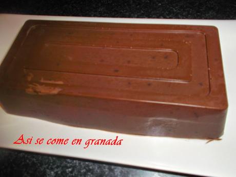 Turrón de chocolate con cacahuetes Turrón de chocolate con cacahuetes