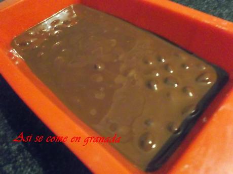 Turrón de chocolate con cacahuetes Turrón de chocolate con cacahuetes