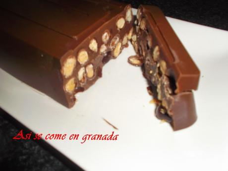 Turrón de chocolate con cacahuetes