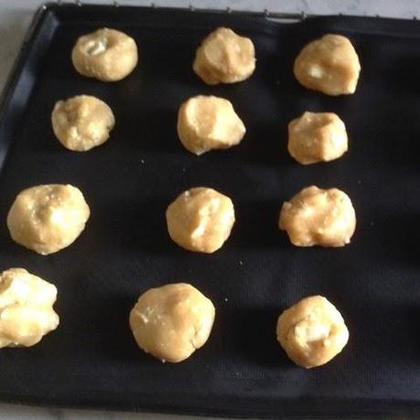 Cookies con chips de chocolate blanco y almendra