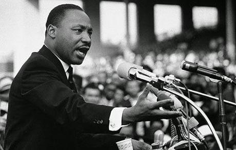 La función de la educación es enseñar a pensar intensa y ...