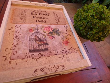 Caja de vino craquelada y con stencils