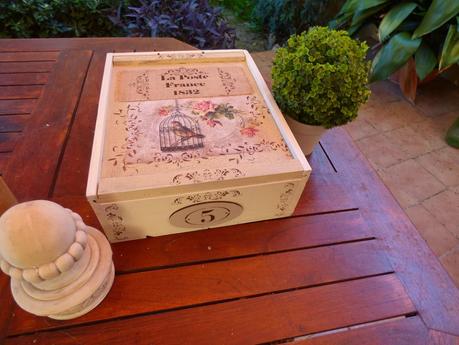 Caja de vino craquelada y con stencils