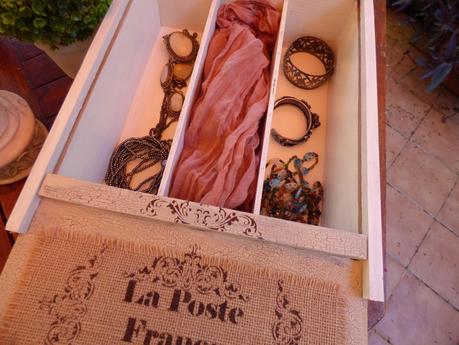 Caja de vino craquelada y con stencils