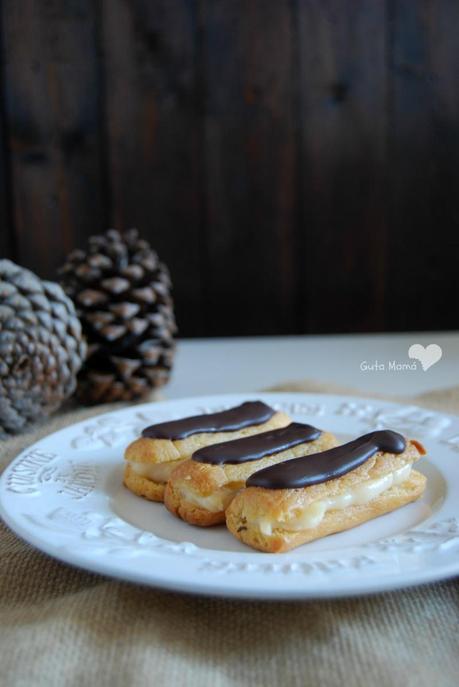 Éclairs de crema y chocolate