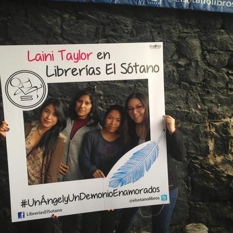 [DAILY VLOG] Laini Taylor en México DF + saludos.