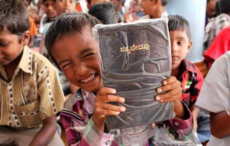 Campaña “En Navidad pon esperanza en sus manos”, de la So...