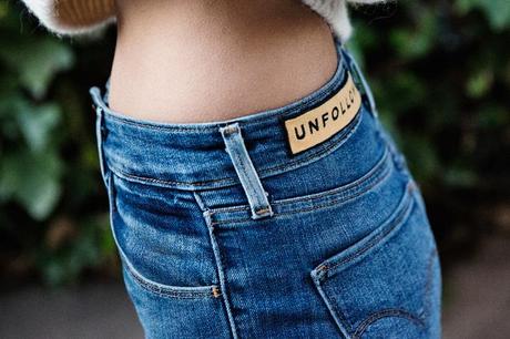 White_Coat-Knitted_Jumper-Maje-Ripped_Jeans-Outfit-Street_Style-67