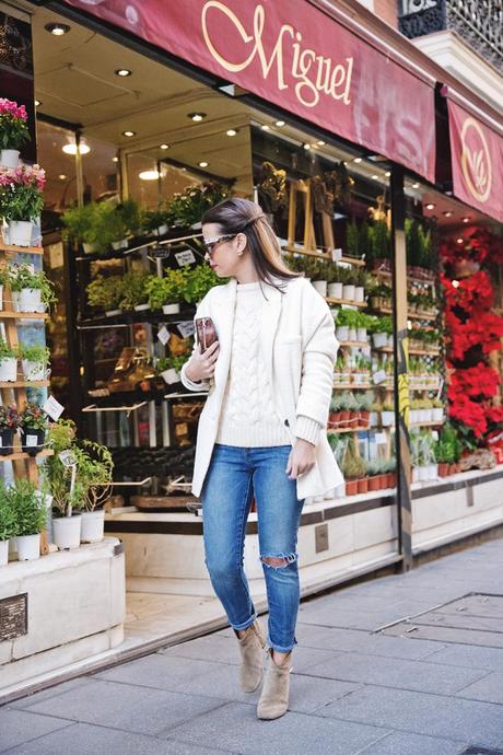 White_Coat-Knitted_Jumper-Maje-Ripped_Jeans-Outfit-Street_Style-15