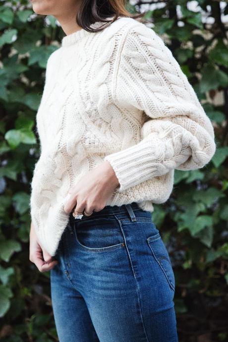 White_Coat-Knitted_Jumper-Maje-Ripped_Jeans-Outfit-Street_Style-38
