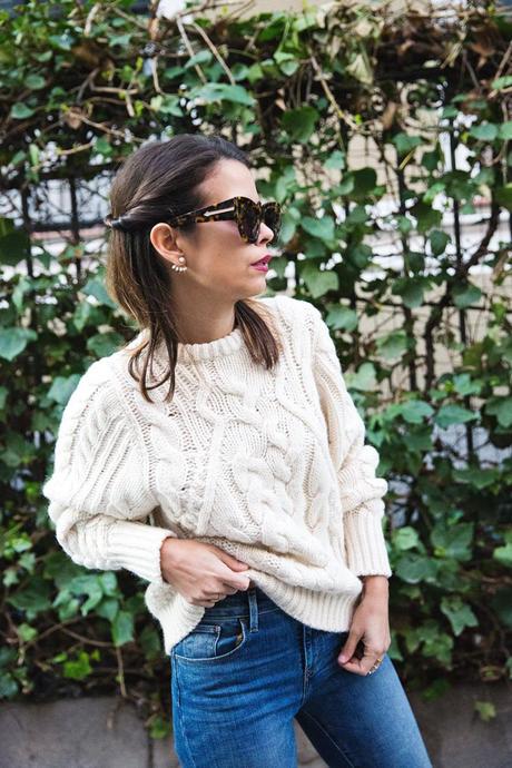 White_Coat-Knitted_Jumper-Maje-Ripped_Jeans-Outfit-Street_Style-27