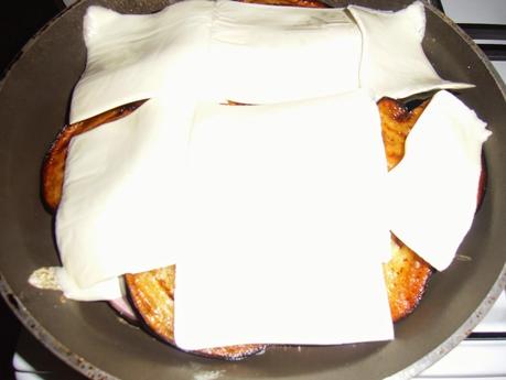 Tortilla de berenjenas con jamón y queso