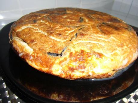 Tortilla de berenjenas con jamón y queso