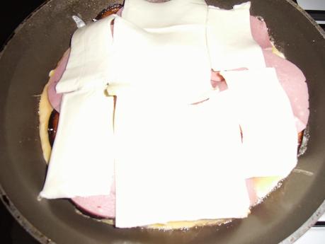 Tortilla de berenjenas con jamón y queso