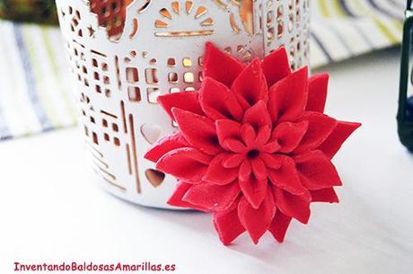 Decoración navideña dulce: flores de pascua con fondant Decoración navideña dulce: flores de pascua con fondant