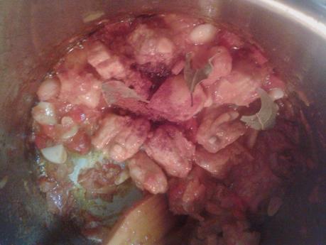 Alubias negras con costillas de cerdo (olla rápida)