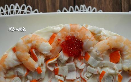Pastel de ensaladilla rusa y langostinos