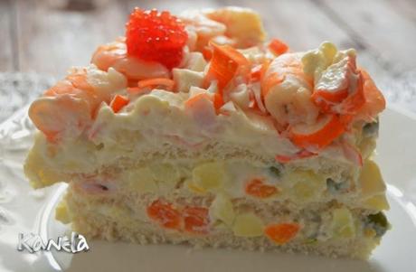 Pastel de ensaladilla rusa y langostinos