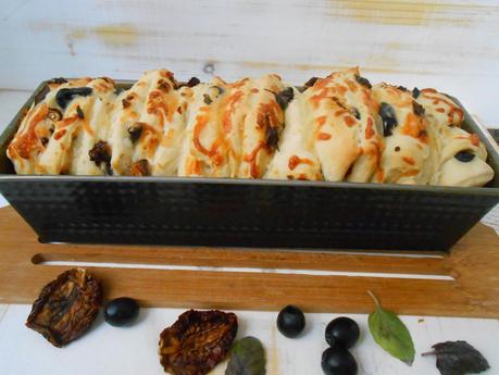 Caprese pull apart bread - Pan Caprese