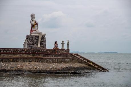 Haciendo la estatua, Kep