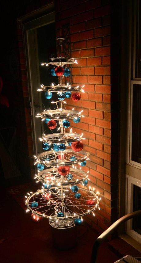 Diy árbol de navidad con ruedas recicladas