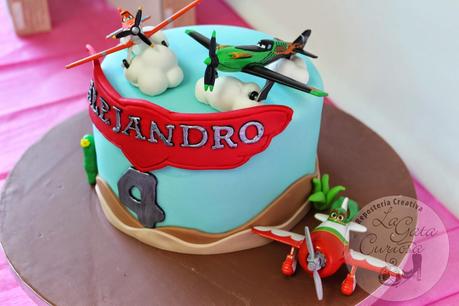 TARTA FONDANT AVIONES PARA ALEJANDRO