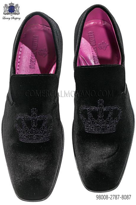 Slipper de terciopelo negro con bordado corona en morado Ottavio Nuccio Gala.