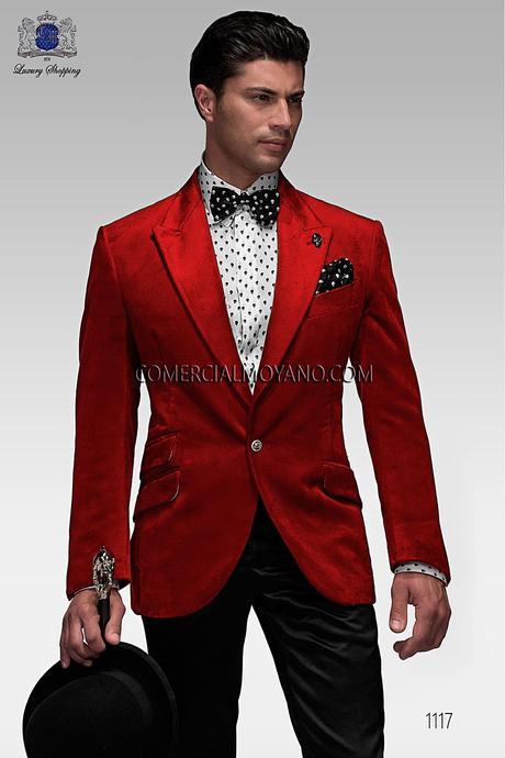 Chaqueta de moda italiano a medida en tejido terciopelo 100% algodon rojo, con solapa en punta moda y 1 botón de fantasía y espalda con una abertura.