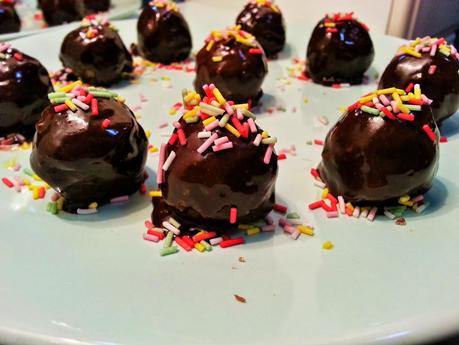 Receta de Navidad Vegana: Trufas de castañas y coco bañadas en chocolate