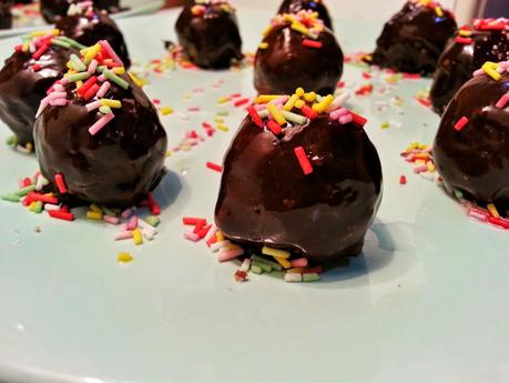 Receta de Navidad Vegana: Trufas de castañas y coco bañadas en chocolate