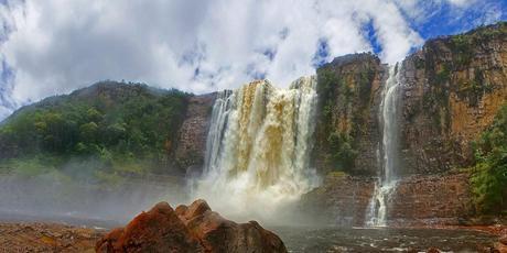 Parque Nacional de Canaima, con la caída de agua más elevada del mundo.