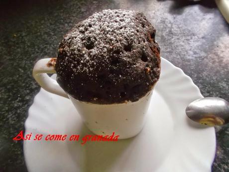Microondas, sacándole partido (Parte 1) http://www.asisecomeengranada.com/2014/12/bizcocho-de-chocolate-la-taza.html