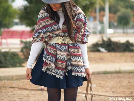 OUTFIT A SCARF LIKE A PONCHO