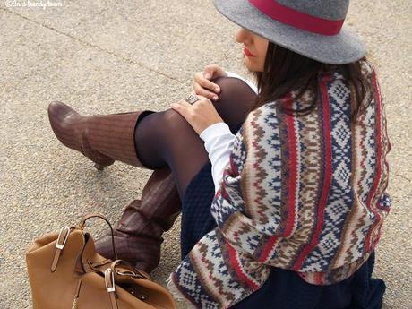 OUTFIT A SCARF LIKE A PONCHO