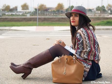 OUTFIT A SCARF LIKE A PONCHO