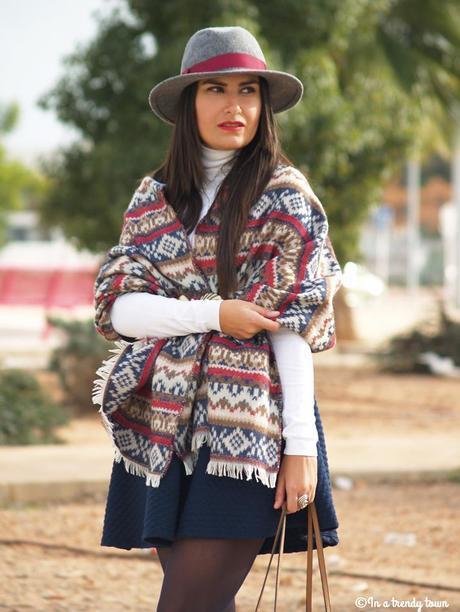 OUTFIT A SCARF LIKE A PONCHO