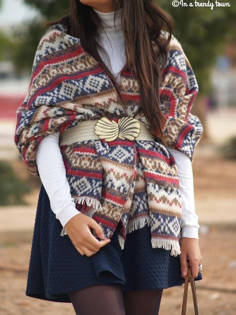 OUTFIT A SCARF LIKE A PONCHO