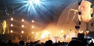 David Gilmour interpreta 'Wish you were here' con Bombay Bicycle Club