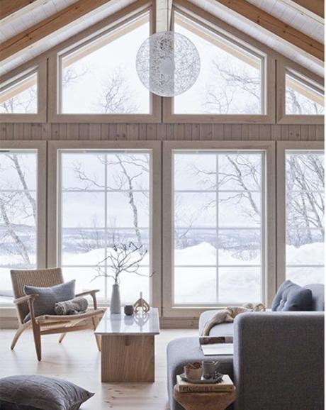 suelo y techo de madera fotos muebles de diseño nórdico estilo nórdico invierno decoración diseño de interiores nórdicos decoración casas de madera casas nórdicas de campo deco casas con grandes ventanales casa noruega de madera decoración blog decoración nordica escandinava 