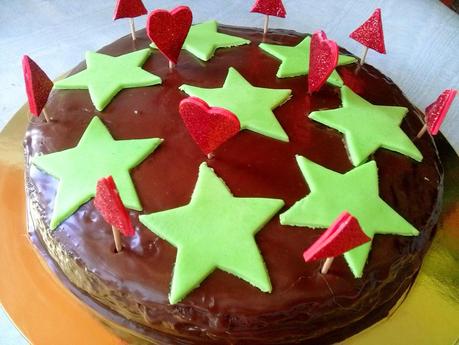 Bizcocho de Chocolate con Estrellas. Palillos Decorados con Goma Eva